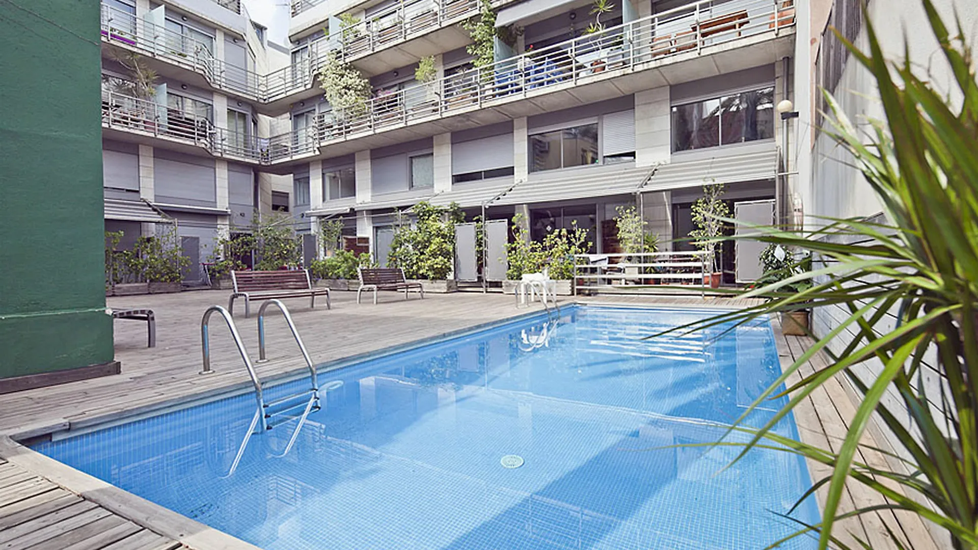 My Space Barcelona Gracia Pool Near Center